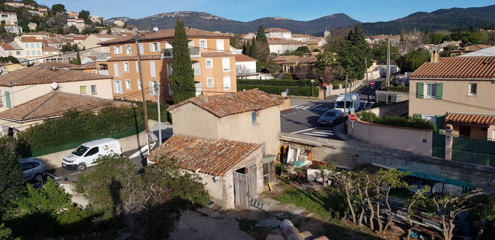 Entreprise de couvreur pour la rnovation de la toiture d'une maison individuelle  Six-fours-les-plages dans le var 83