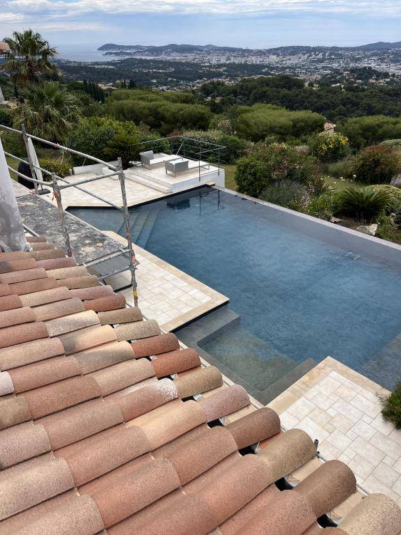 REALISATIOIN D'UN CHENEAU EN ZINC A LA GARDE DANS LE VAR 83