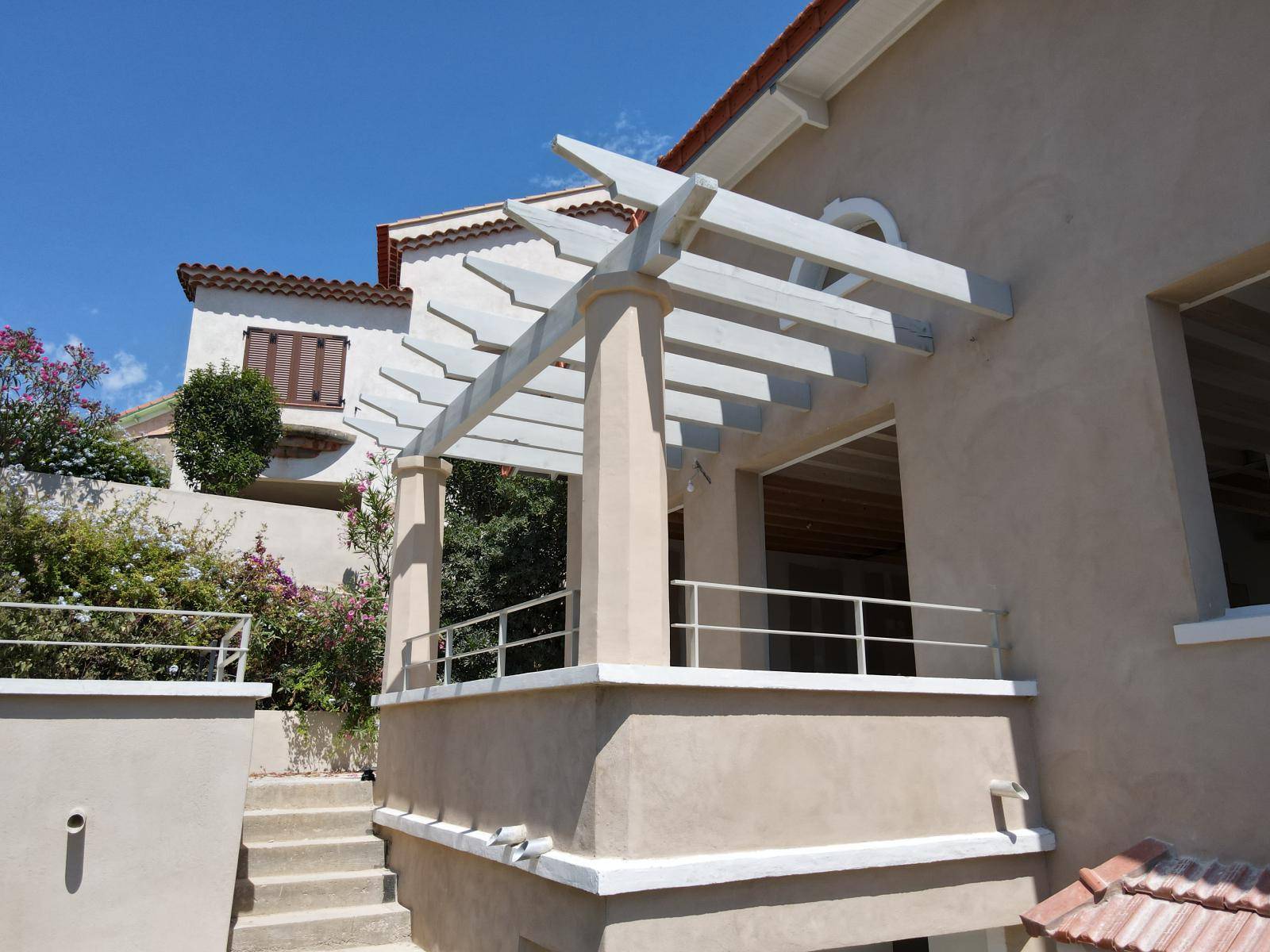 Pergola poutre en bois sur mesure  Bandol var 83